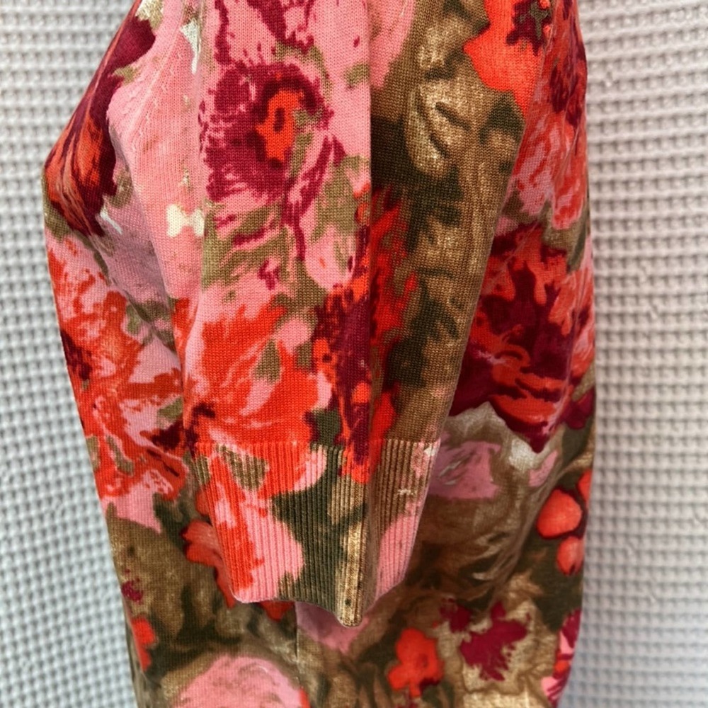 Talbots Ladies M Floral Short Sleeve Button-down Sweater. NWOT. Very Fine Knit. - Picture 3 of 6